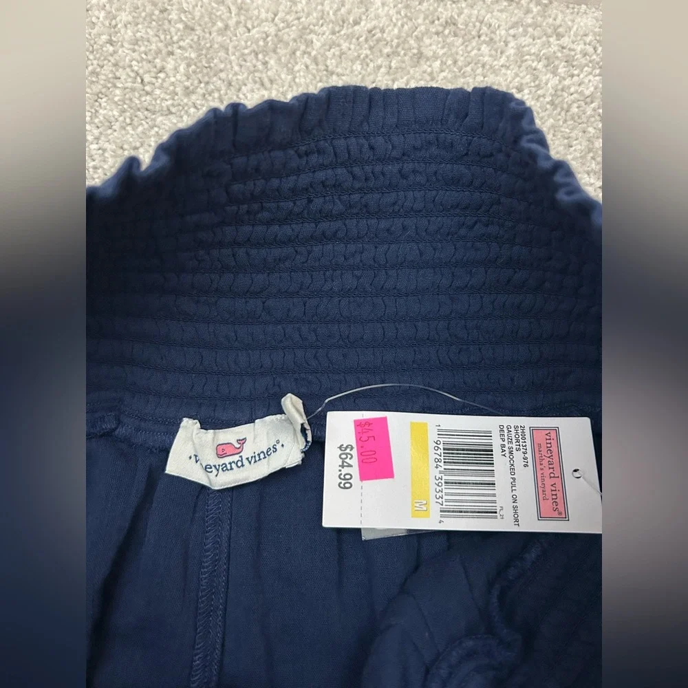 NWT Vineyard Vines Gauze Smocked Pull on Shorts in Deep Bay, size Medium - Picture 2 of 4